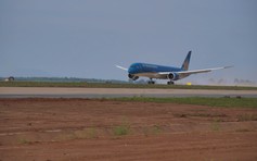 Máy bay đã đáp thành công xuống sân bay Long Thành