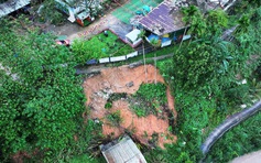 Cô trò giữa nỗi lo sạt lở