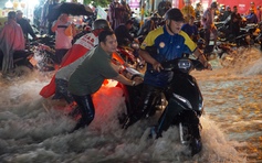 Mưa lớn, triều cường là ngập: 23 tuyến đường ở TP.HCM thường xuyên 'chìm trong nước'