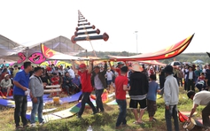 Bầu trời Bù Đăng rợp diều sáo: Diều 'khủng' 100 kg khiến người xem trầm trồ