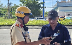 Ra quân kiểm tra nồng độ cồn, ma túy đối với tài xế xe khách trên quốc lộ 51