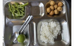 Sở GD-ĐT TP.HCM nói gì về suất ăn bán trú 'lèo tèo' của các trường học?