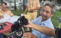 CSGT TP.HCM dùng thiết bị kỹ thuật nghiệp vụ xử lý vi phạm trong đợt cao điểm