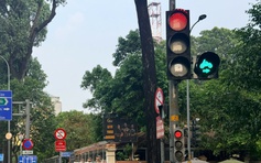 TP.HCM lắp gần 1.400 đèn cho xe máy rẽ phải: Giảm ùn tắc hay vẫn kẹt?