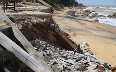 Huế: Bờ biển Hàm Rồng sạt lở nghiêm trọng