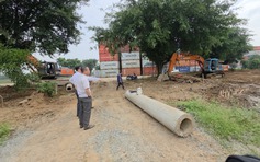 Thâm nhập 'đại công trường' san lấp trái phép: Các bãi chứa đều không phép