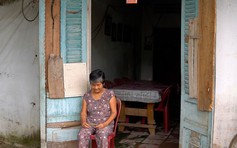 Tuổi già đau yếu với mong ước căn nhà không dột nát