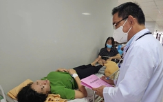 TP.HCM: Sau khi ăn bánh mì, hàng chục người nghi bị ngộ độc thực phẩm phải nhập viện