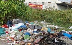 Nhiều nơi có bảng cấm vẫn đổ rác