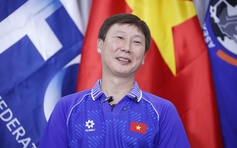 HLV Kim Sang-sik: 'Vợ tôi tắt TV khi U.22 Việt Nam bị Thái dẫn 0-2, tôi không biết TV có sao không’