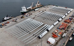 Chính quyền ông Trump đóng băng loạt dự án điện gió ngoài khơi, bị phản đối