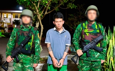 Bắt giữ một người vận chuyển 15.000 bao thuốc lá lậu qua khu vực biên giới