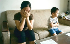 Dạy con thời AI: 'Đánh thì ân hận, im lặng thì bế tắc'