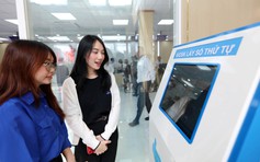 Cận cảnh Trung tâm Phục vụ hành chính công TP.HCM trong ngày đầu vận hành