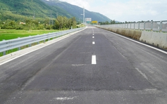 Cao tốc Vân Phong - Nha Trang: 13 km đầu tuyến chưa thông xe đã phải sửa