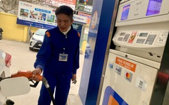Giá xăng dầu đồng loạt giảm trước kỳ nghỉ tết Dương lịch 2026