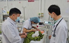 Bé gái bị vùi trong vườn cao su được một gia đình ở Đà Nẵng nhận nuôi