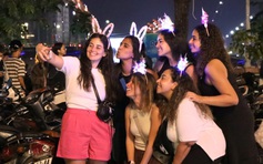 Giao thừa 2026: Đà Nẵng đông nghẹt xe cộ, phố phường không ngủ