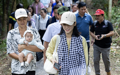 Đầu năm về làng du lịch mới toanh ở miền Tây 'thắt lá, bắt vịt'