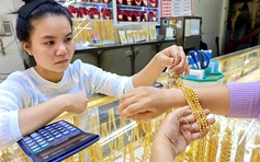 Tháo 'vòng kim cô' cho vàng nữ trang