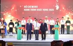 Tôn vinh tập thể, cá nhân điển hình học tập và làm theo gương Bác Hồ