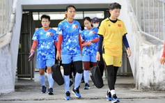 U.23 Việt Nam không được ăn đủ chất tại Thái, đội tuyển nữ vắt sức đi tập mỗi ngày vì quá xa
