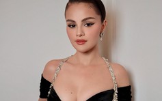 Selena Gomez gặp sự cố khó xử trên sân khấu