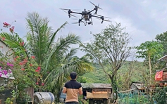 Nông dân ứng dụng drone