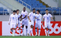 Hồng Duy và Văn Vĩ lập công, CLB Nam Định vững ngôi đầu V-League