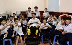 TP.HCM nghĩa tình: Kỳ tích 'thầy giáo xe lăn' gieo chữ cho trẻ em nghèo
