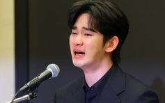 Kim Soo Hyun khóc nức nở, thừa nhận hèn nhát, sợ hãi trước scandal