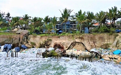 Lo biển 'nuốt nhà'