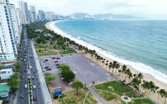 Không đấu thầu khai thác mới các bãi giữ xe dọc bờ biển Nha Trang