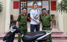 Du khách nước ngoài bất ngờ vì người dân nhiệt tình giúp bảo vệ tài sản