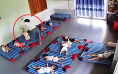 Quảng Nam: Xác minh giáo viên xách ngược trẻ 20 tháng tuổi, đánh đập dã man