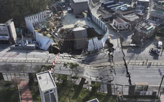 Sập đường hầm tàu điện ngầm ở Hàn Quốc, hơn 2.300 người sơ tán khẩn