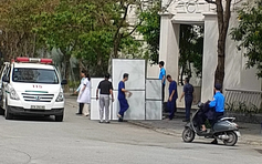 Sập lan can trường học, 3 nữ sinh bị thương