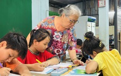 Lớp học tình thương ở Bình Trưng Đông, chuyện phi thường của ngoại Thủy