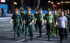 Hợp luyện diễu binh lễ 30.4 trên đường Lê Duẩn trước Dinh Độc Lập