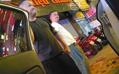 Cát cứ thu phí đỗ xe 'lụi'