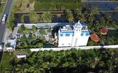 Chủ 'tòa nhà đẹp nhất Cà Mau' rút đơn kiện Chủ tịch UBND thành phố