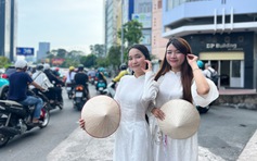 Diễu binh 30.4 ở TP.HCM: Ấn tượng áo dài, cờ đỏ sao vàng