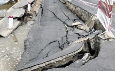 Cà Mau: Sụt lún mặt đường nghiêm trọng, tạm ngưng ô tô qua cống Bào Tròn