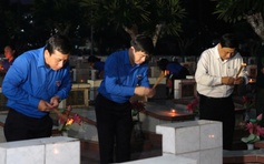 Gần 4.000 mộ liệt sĩ ở Long An rực sáng trong đêm thắp nến tri ân