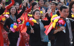 Khoảnh khắc ấn tượng của NSND Thoại Miêu, NSƯT Kim Tử Long tại lễ diễu hành 30.4