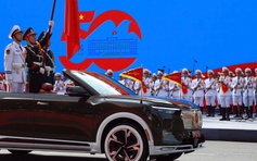 Cận cảnh đoàn xe VF9 mui trần dẫn đoàn chỉ huy diễu binh sáng 30.4