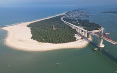 Hợp long cầu Thuận An, cầu vượt cửa biển dài nhất miền Trung
