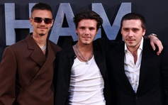 Hai con trai của David - Victoria Beckham bất hòa vì một cô gái?