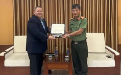 Hỗ trợ bắt tội phạm nguy hiểm bị Cảnh sát Mỹ truy nã