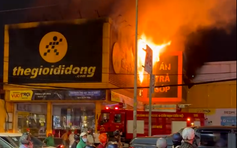TP.HCM: Cháy cửa hàng Thế giới di động ở quận 12